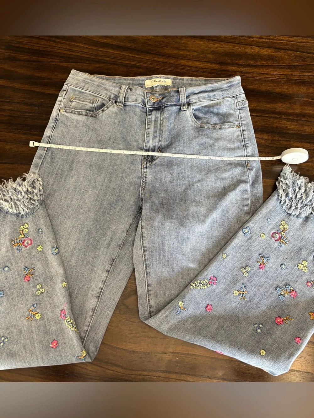 Charlie B Embroidered Fringe Hem Crop Jeans Floral Boho Size 10 - Picture 4 of 9